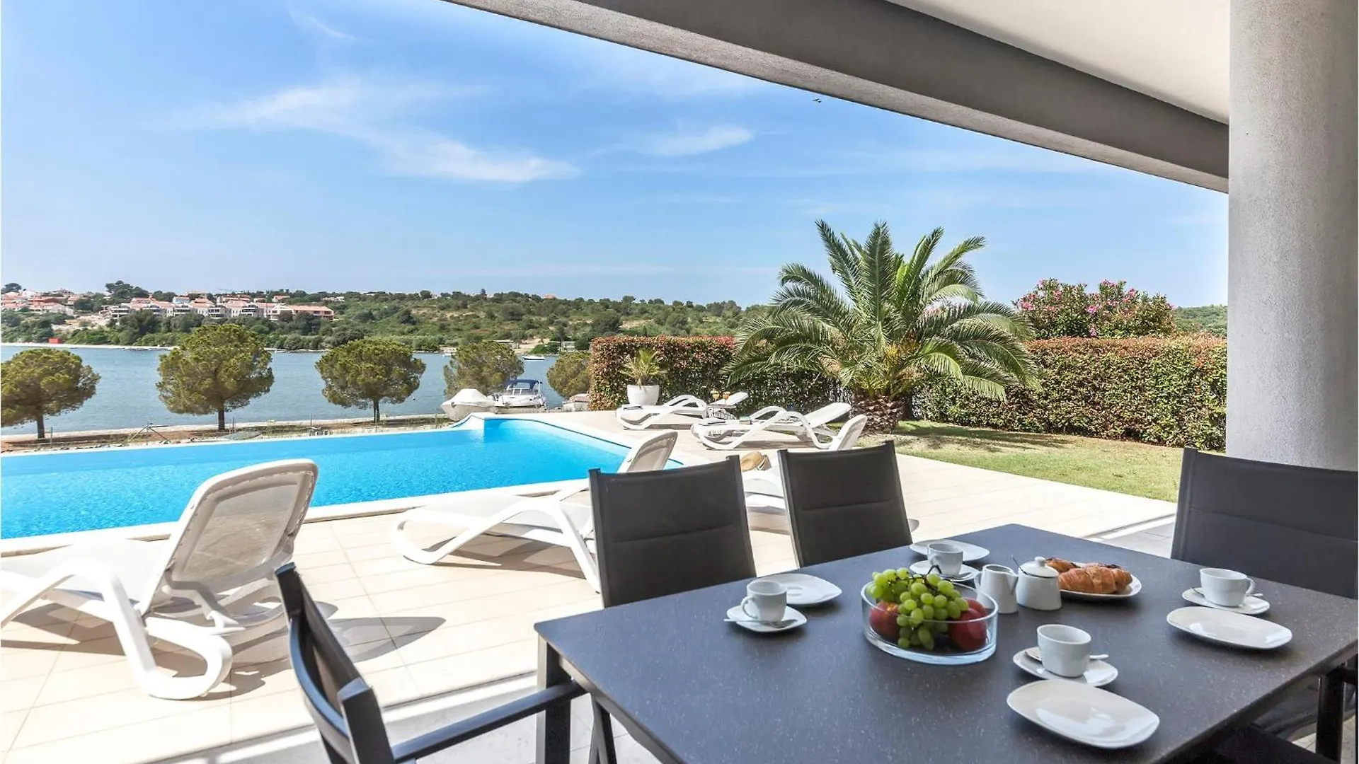 Lovely Apartment In Banjole With House Sea View